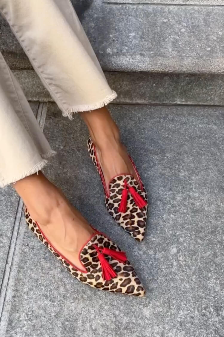 Sophie | Pointed loafer with red tassels