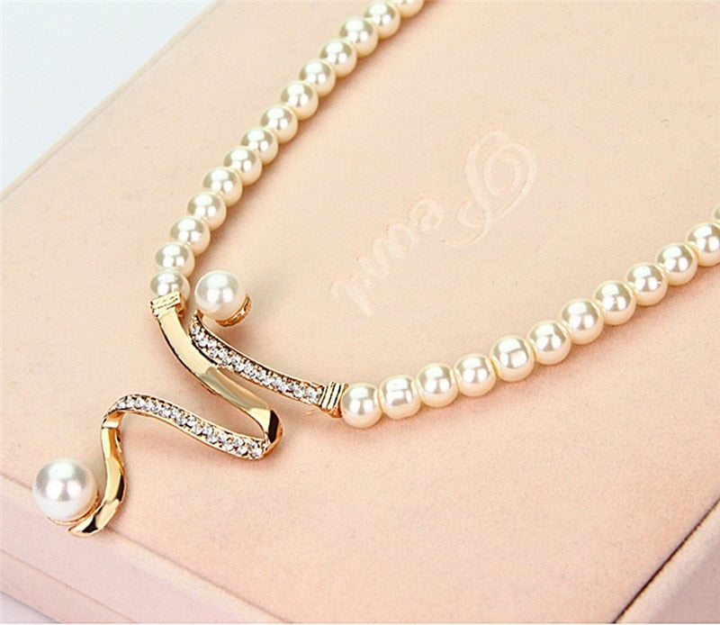 MACY™ - Natural Pearl Necklace + Earrings Set